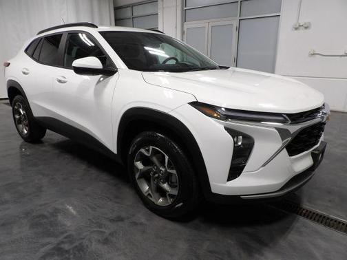 White 2025 Chevrolet Trax LT