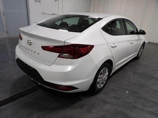 White 2020 Hyundai ELANTRA SE