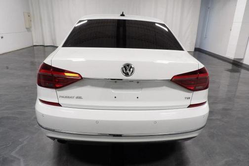 2018 Volkswagen Passat 2.0T SEL Premium