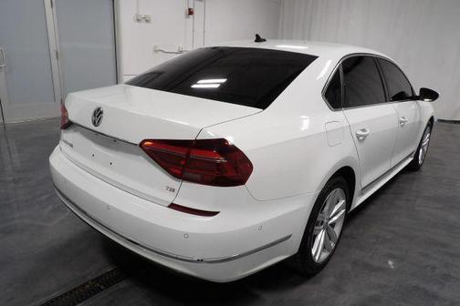 2018 Volkswagen Passat 2.0T SEL Premium