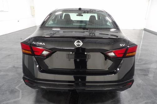Photo 5 of 21 of 2021 Nissan Altima 2.5 SV