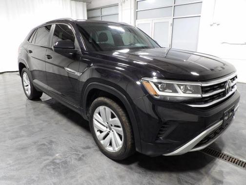Deep Black Pearl Effect 2021 Volkswagen Atlas Cross Sport 2.0T SE w/Technology