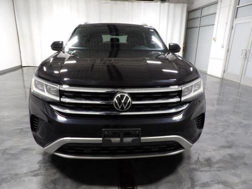 Deep Black Pearl Effect 2021 Volkswagen Atlas Cross Sport 2.0T SE w/Technology