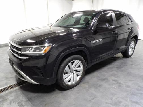Deep Black Pearl Effect 2021 Volkswagen Atlas Cross Sport 2.0T SE w/Technology