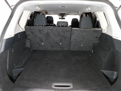 White 2021 Nissan Rogue SV