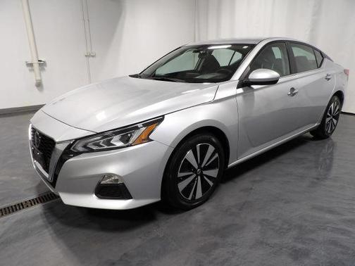 Silver 2021 Nissan Altima 2.5 SV