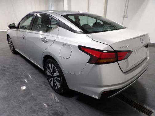 Silver 2021 Nissan Altima 2.5 SV
