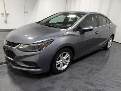 Gray 2018 Chevrolet Cruze LT