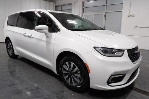 2022 Chrysler Pacifica Hybrid Touring L