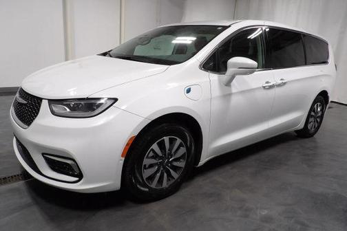 2022 Chrysler Pacifica Hybrid Touring L