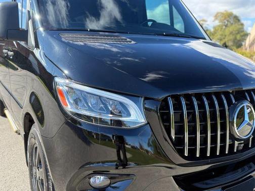 2022 Mercedes-Benz Sprinter 2500 144 WB Standard Roof Passenger