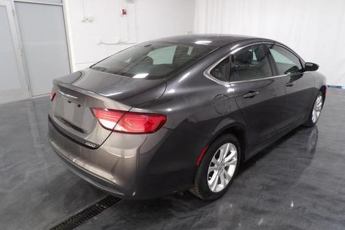 2017 Chrysler 200 LX
