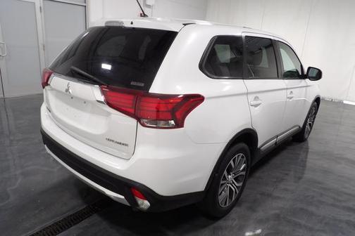 2016 Mitsubishi Outlander ES