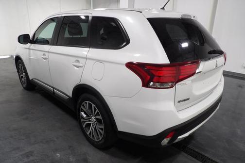 2016 Mitsubishi Outlander ES