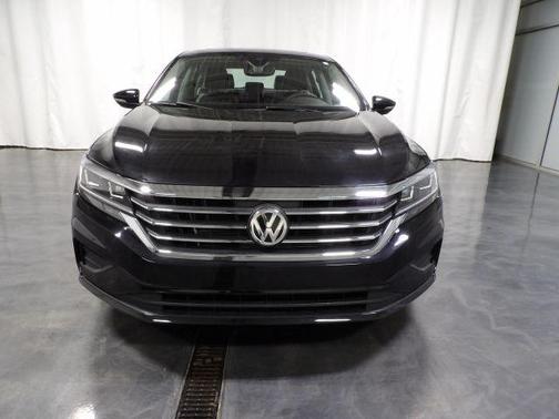 Deep Black Pearl Effect 2021 Volkswagen Passat 2.0T SE