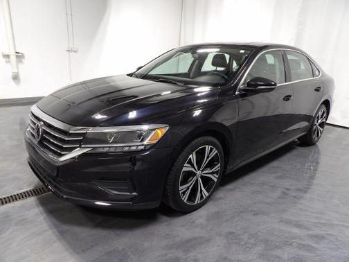 Deep Black Pearl Effect 2021 Volkswagen Passat 2.0T SE