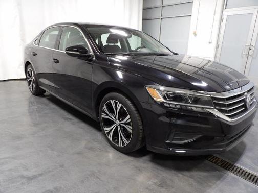 Deep Black Pearl Effect 2021 Volkswagen Passat 2.0T SE