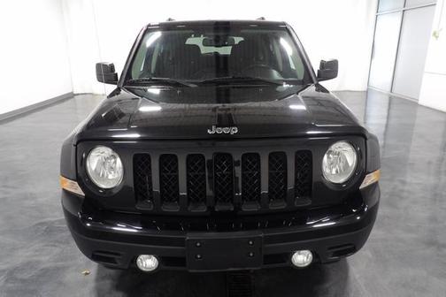 Photo 2 of 18 of 2016 Jeep Patriot Latitude