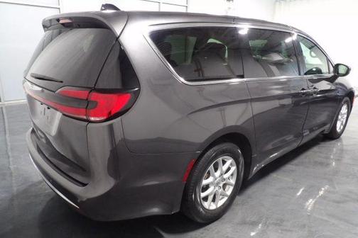 2023 Chrysler Pacifica Touring-L