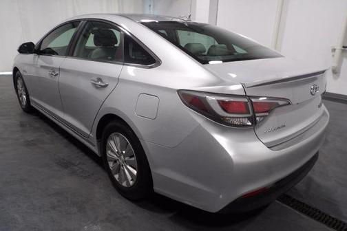 2016 Hyundai SONATA Hybrid SE