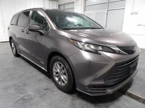 2021 Toyota Sienna LE