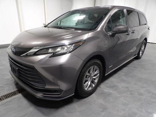 2021 Toyota Sienna LE