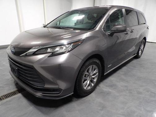 2021 Toyota Sienna LE