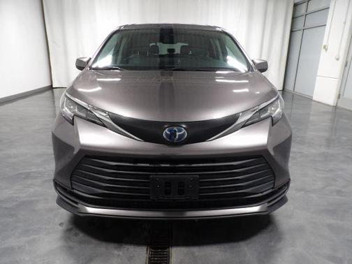 2021 Toyota Sienna LE
