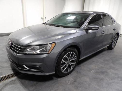 Platinum Gray Metallic 2018 Volkswagen Passat 2.0T SE