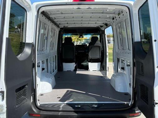 2023 Mercedes-Benz Sprinter 2500 ROOF W/144 WB