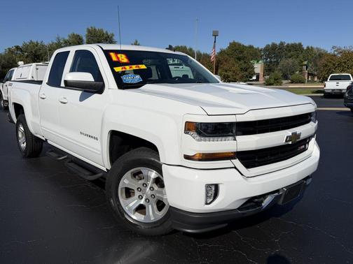 Summit White 2018 Chevrolet Silverado 1500 2LT