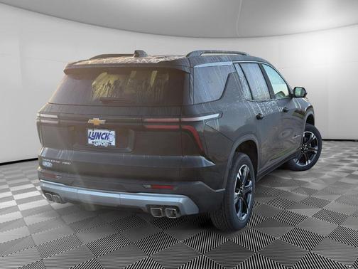 Mosaic Black Metallic 2027 Chevrolet Traverse LT