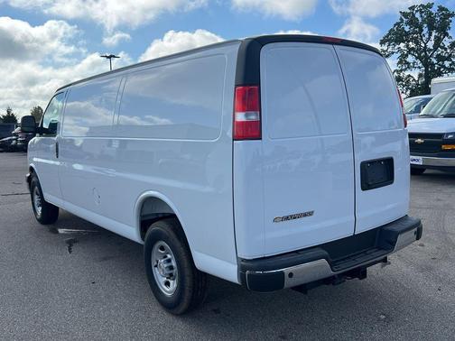 2025 Chevrolet Express 2500 Work Van