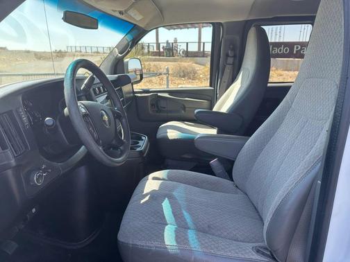 Summit White 2014 Chevrolet Express 3500 LT
