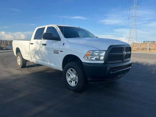 Bright White Clearcoat 2018 RAM 2500 Tradesman Crew Cab 4x4 8' Box