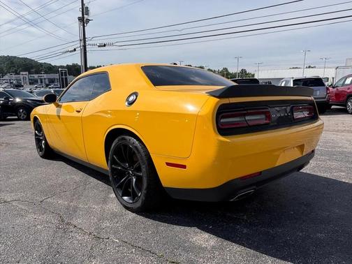 Yellow Jacket Clearcoat 2018 Dodge Challenger SXT