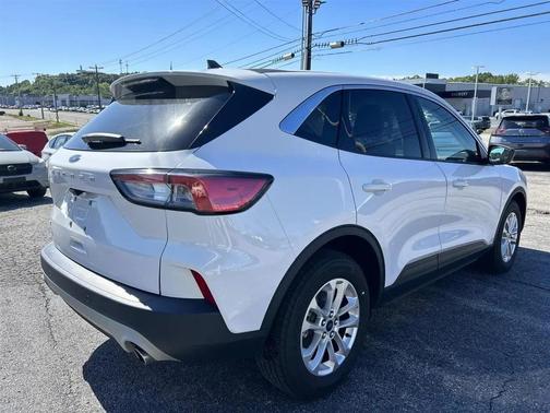 Oxford White 2022 Ford Escape SE