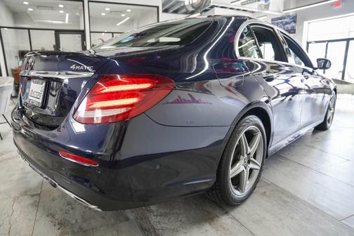 Photo 5 of 32 of 2019 Mercedes-Benz E-Class E 300 4MATIC