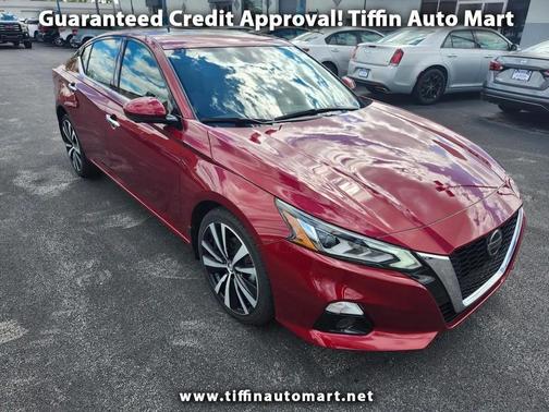 RED 2022 Nissan Altima 2.5 Platinum AWD Sedan