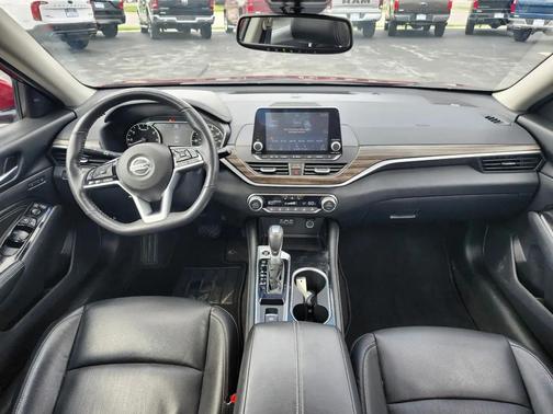 RED 2022 Nissan Altima 2.5 Platinum AWD Sedan