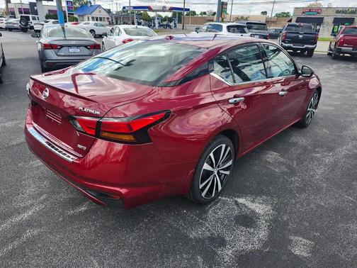 RED 2022 Nissan Altima 2.5 Platinum AWD Sedan
