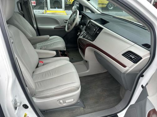 2014 Toyota Sienna XLE