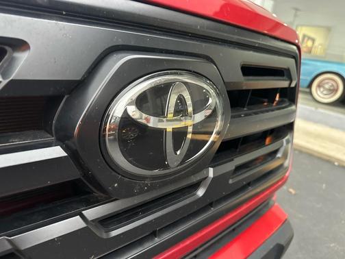 2019 Toyota Tacoma SR