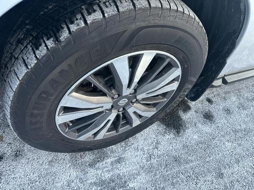 2017 Nissan Pathfinder SV