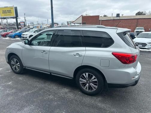 2017 Nissan Pathfinder SV