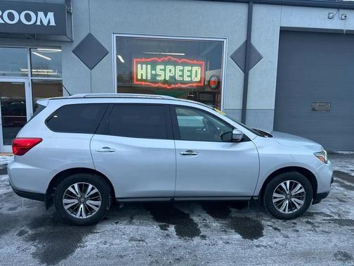 2017 Nissan Pathfinder SV