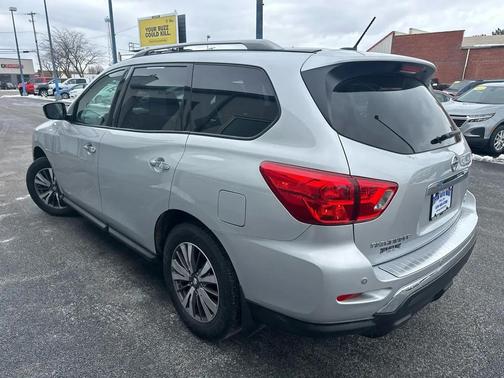 2017 Nissan Pathfinder SV