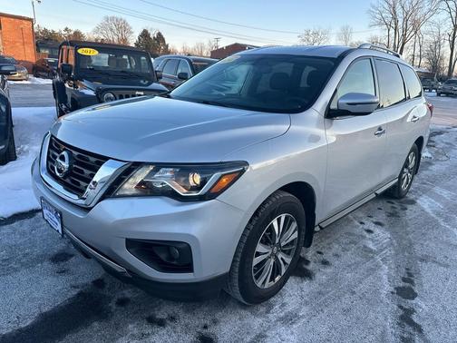 2017 Nissan Pathfinder SV