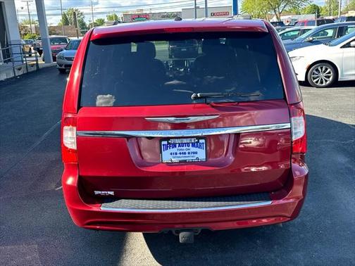 2016 Chrysler Town & Country Touring-L