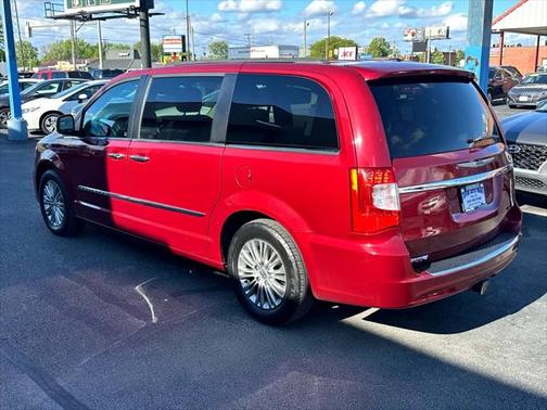 2016 Chrysler Town & Country Touring-L